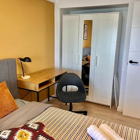 El Bikini - Junto A La Playa - Right On The 쿠엘라