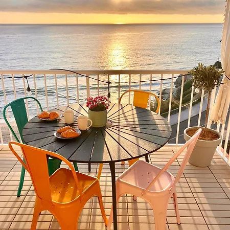 El Bikini - Junto A La Playa - Right On The