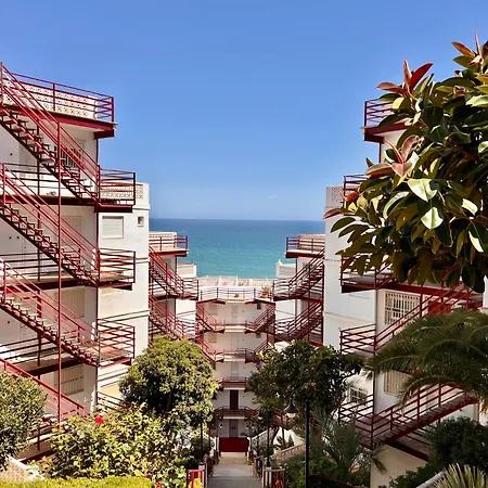 El Bikini - Junto A La Playa - Right On The