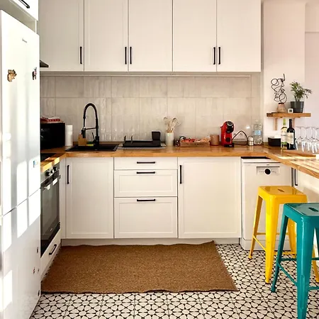 El Bikini - Junto A La Playa - Right On The